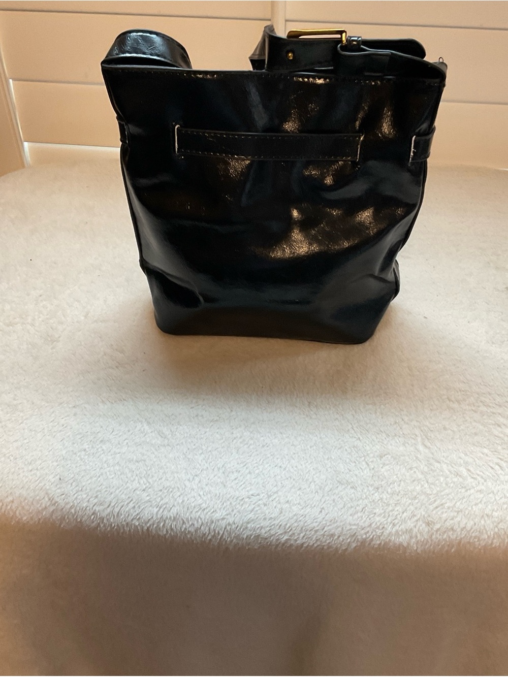Sleek Black Patent Shoulder Bag with Gold Buckle Accent - Picture 3 of 6